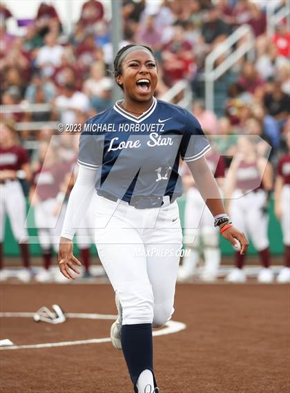Thumbnail 3 in Lone Star vs. Heritage (UIL 5A Regional Final) photogallery.