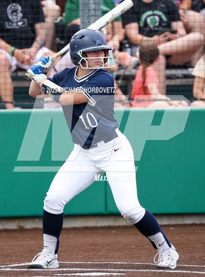 Thumbnail 2 in Lone Star vs. Heritage (UIL 5A Regional Final) photogallery.