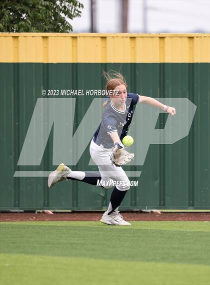 Thumbnail 3 in Lone Star vs. Heritage (UIL 5A Regional Final) photogallery.