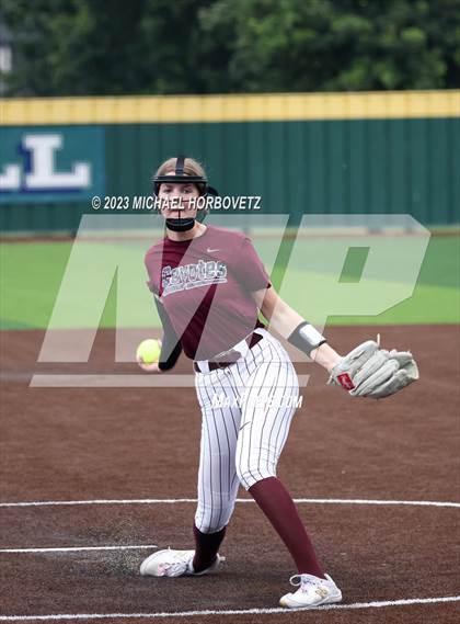 Thumbnail 1 in Lone Star vs. Heritage (UIL 5A Regional Final) photogallery.