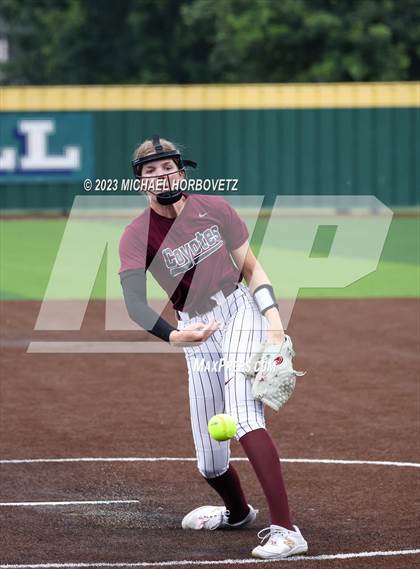 Thumbnail 2 in Lone Star vs. Heritage (UIL 5A Regional Final) photogallery.