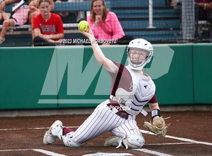 Thumbnail 2 in Lone Star vs. Heritage (UIL 5A Regional Final) photogallery.