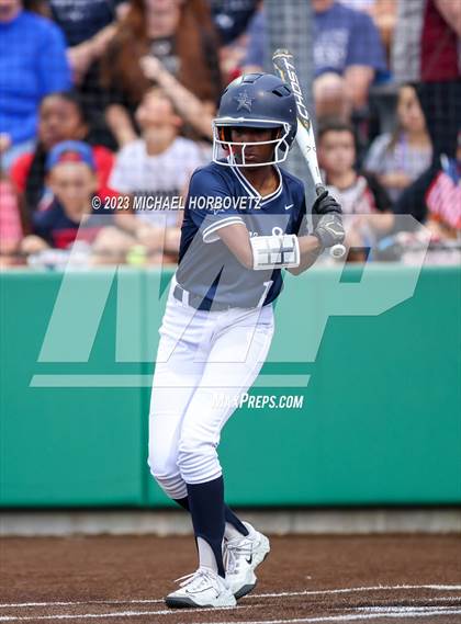 Thumbnail 2 in Lone Star vs. Heritage (UIL 5A Regional Final) photogallery.