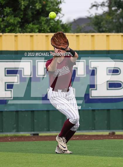 Thumbnail 1 in Lone Star vs. Heritage (UIL 5A Regional Final) photogallery.