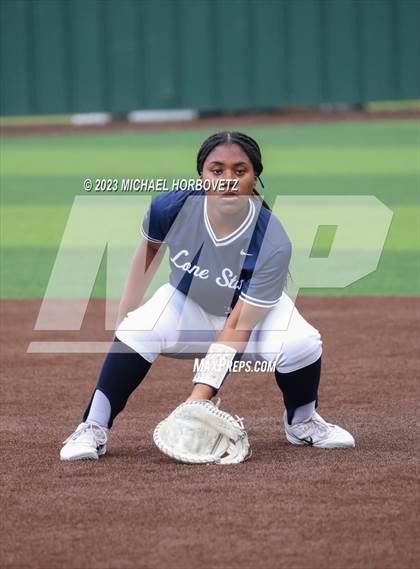Thumbnail 3 in Lone Star vs. Heritage (UIL 5A Regional Final) photogallery.