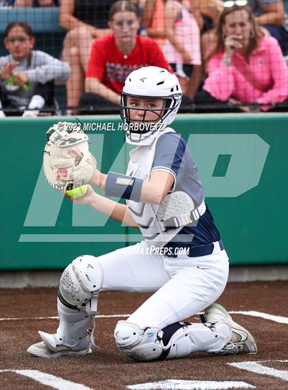Thumbnail 2 in Lone Star vs. Heritage (UIL 5A Regional Final) photogallery.