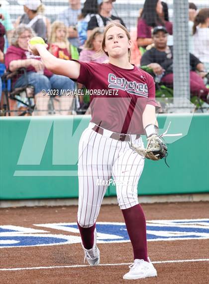 Thumbnail 3 in Lone Star vs. Heritage (UIL 5A Regional Final) photogallery.