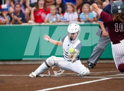 Thumbnail 2 in Lone Star vs. Heritage (UIL 5A Regional Final) photogallery.