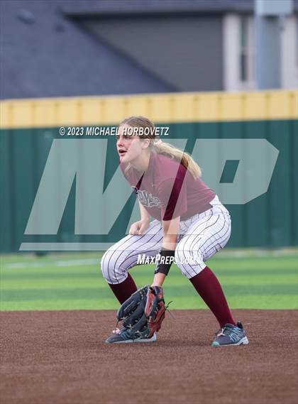 Thumbnail 3 in Lone Star vs. Heritage (UIL 5A Regional Final) photogallery.