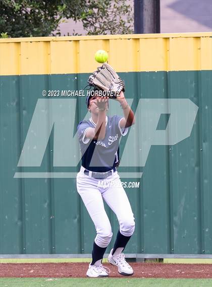 Thumbnail 2 in Lone Star vs. Heritage (UIL 5A Regional Final) photogallery.