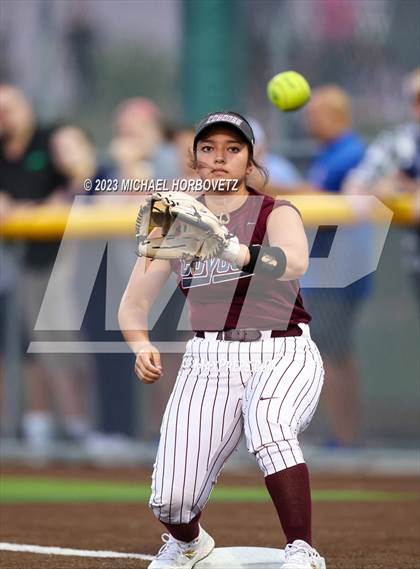 Thumbnail 2 in Lone Star vs. Heritage (UIL 5A Regional Final) photogallery.