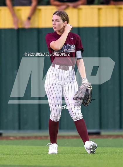 Thumbnail 2 in Lone Star vs. Heritage (UIL 5A Regional Final) photogallery.