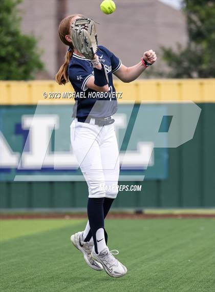 Thumbnail 3 in Lone Star vs. Heritage (UIL 5A Regional Final) photogallery.