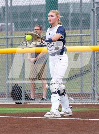 Thumbnail 2 in Lone Star vs. Heritage (UIL 5A Regional Final) photogallery.