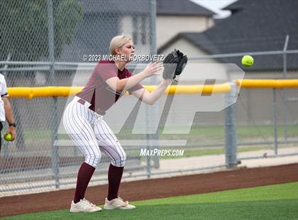 Thumbnail 3 in Lone Star vs. Heritage (UIL 5A Regional Final) photogallery.