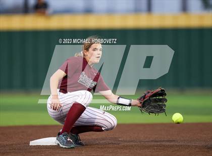 Thumbnail 1 in Lone Star vs. Heritage (UIL 5A Regional Final) photogallery.