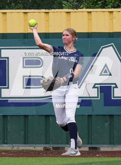 Thumbnail 1 in Lone Star vs. Heritage (UIL 5A Regional Final) photogallery.