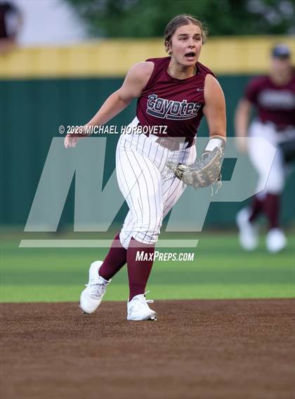 Thumbnail 3 in Lone Star vs. Heritage (UIL 5A Regional Final) photogallery.