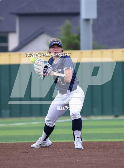 Thumbnail 3 in Lone Star vs. Heritage (UIL 5A Regional Final) photogallery.