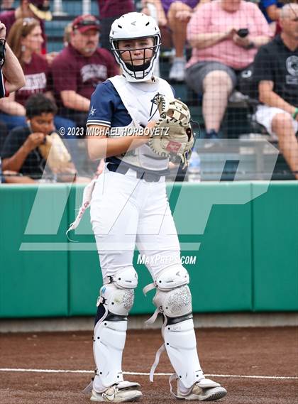 Thumbnail 2 in Lone Star vs. Heritage (UIL 5A Regional Final) photogallery.
