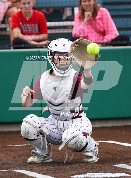 Thumbnail 3 in Lone Star vs. Heritage (UIL 5A Regional Final) photogallery.