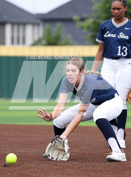 Thumbnail 3 in Lone Star vs. Heritage (UIL 5A Regional Final) photogallery.