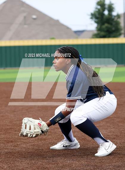 Thumbnail 1 in Lone Star vs. Heritage (UIL 5A Regional Final) photogallery.