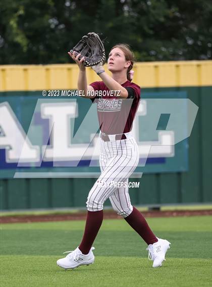 Thumbnail 2 in Lone Star vs. Heritage (UIL 5A Regional Final) photogallery.