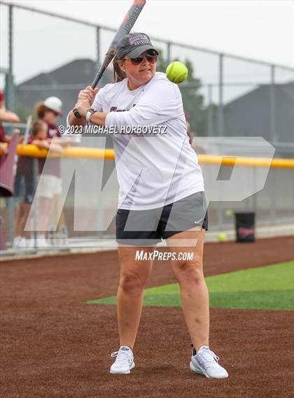 Thumbnail 3 in Lone Star vs. Heritage (UIL 5A Regional Final) photogallery.