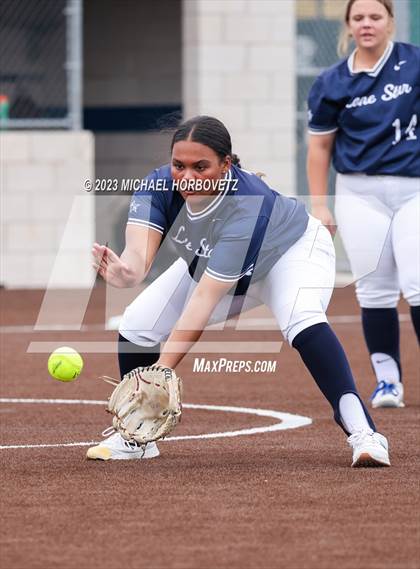 Thumbnail 2 in Lone Star vs. Heritage (UIL 5A Regional Final) photogallery.