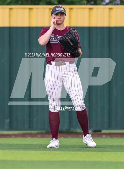 Thumbnail 1 in Lone Star vs. Heritage (UIL 5A Regional Final) photogallery.