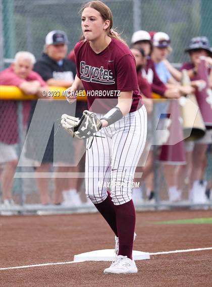 Thumbnail 2 in Lone Star vs. Heritage (UIL 5A Regional Final) photogallery.