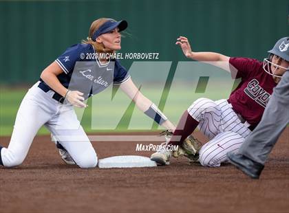 Thumbnail 1 in Lone Star vs. Heritage (UIL 5A Regional Final) photogallery.