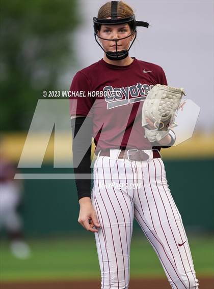 Thumbnail 2 in Lone Star vs. Heritage (UIL 5A Regional Final) photogallery.