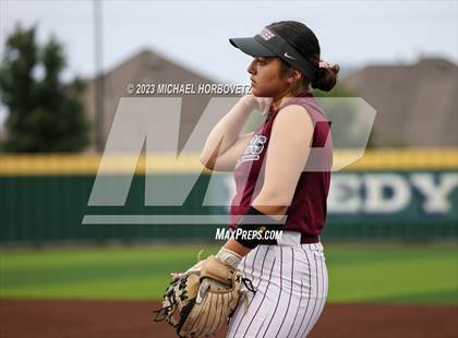 Thumbnail 2 in Lone Star vs. Heritage (UIL 5A Regional Final) photogallery.