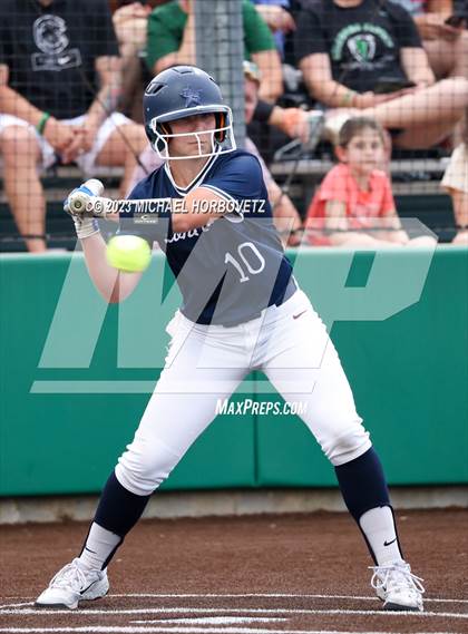 Thumbnail 2 in Lone Star vs. Heritage (UIL 5A Regional Final) photogallery.
