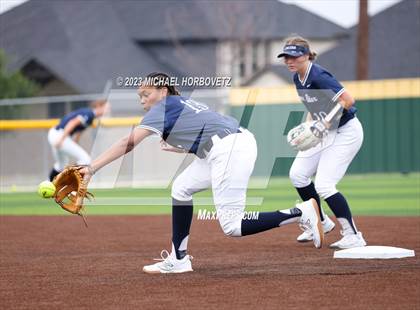 Thumbnail 1 in Lone Star vs. Heritage (UIL 5A Regional Final) photogallery.