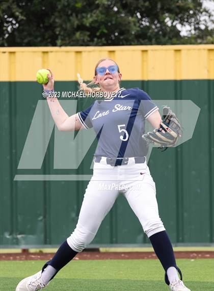 Thumbnail 1 in Lone Star vs. Heritage (UIL 5A Regional Final) photogallery.
