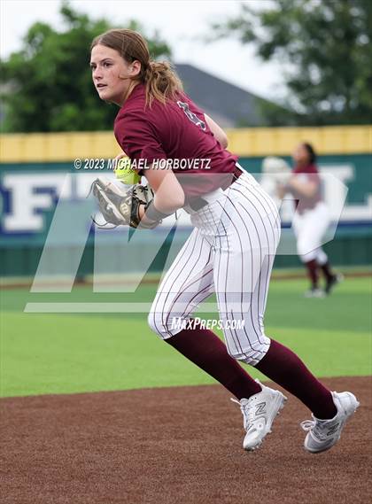 Thumbnail 1 in Lone Star vs. Heritage (UIL 5A Regional Final) photogallery.