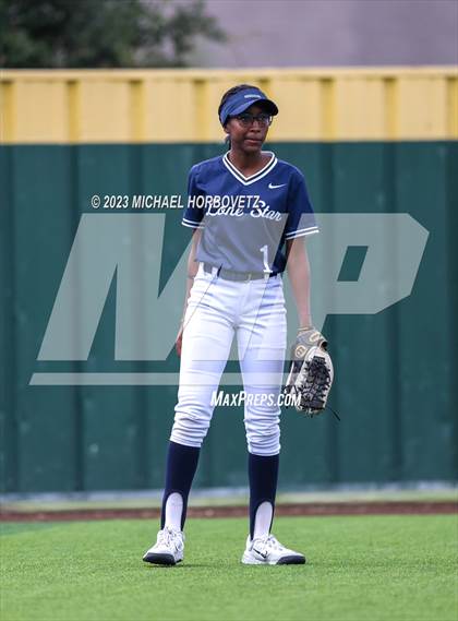 Thumbnail 3 in Lone Star vs. Heritage (UIL 5A Regional Final) photogallery.