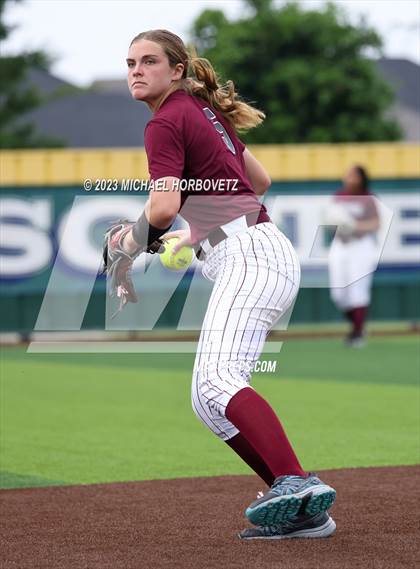 Thumbnail 2 in Lone Star vs. Heritage (UIL 5A Regional Final) photogallery.