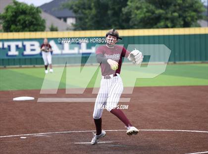 Thumbnail 2 in Lone Star vs. Heritage (UIL 5A Regional Final) photogallery.
