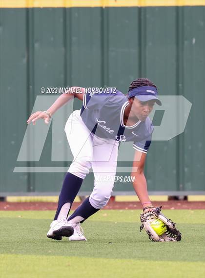 Thumbnail 2 in Lone Star vs. Heritage (UIL 5A Regional Final) photogallery.