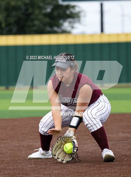 Thumbnail 3 in Lone Star vs. Heritage (UIL 5A Regional Final) photogallery.
