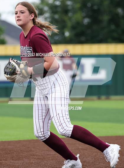 Thumbnail 3 in Lone Star vs. Heritage (UIL 5A Regional Final) photogallery.