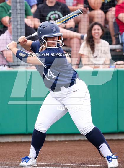 Thumbnail 1 in Lone Star vs. Heritage (UIL 5A Regional Final) photogallery.