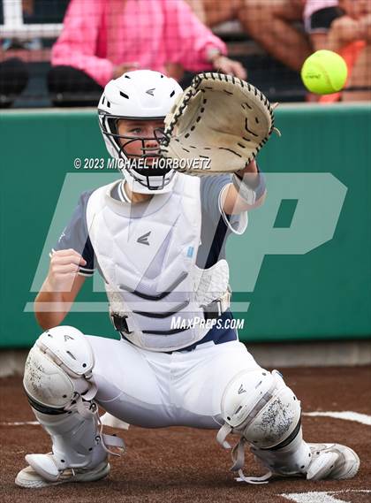 Thumbnail 3 in Lone Star vs. Heritage (UIL 5A Regional Final) photogallery.