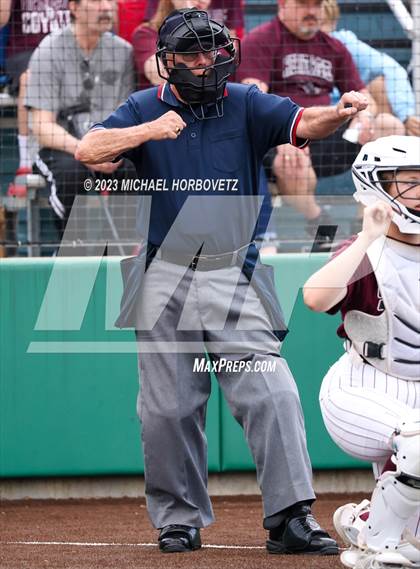 Thumbnail 3 in Lone Star vs. Heritage (UIL 5A Regional Final) photogallery.