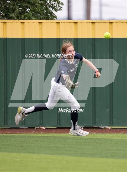 Thumbnail 2 in Lone Star vs. Heritage (UIL 5A Regional Final) photogallery.