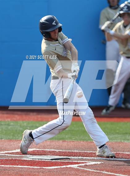 Thumbnail 3 in Newark vs. Lancaster (OHSAA D1 District Playoff) photogallery.